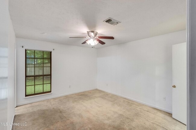 Building Photo - 201 Shadow Cove