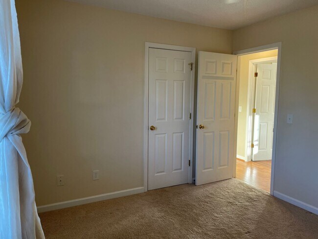 Building Photo - 3 bed 2 bath home