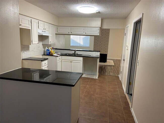 Building Photo - 11219 Willow Field Dr