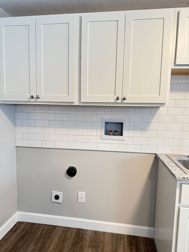 Building Photo - 309 Lesher Dr