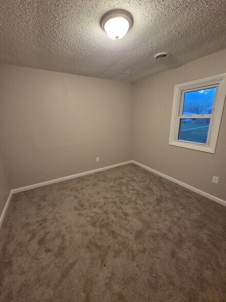 Building Photo - 515 Lillard Rd