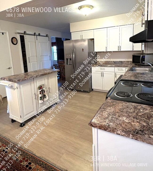 Building Photo - $500 OFF the first month of rent! Charming...