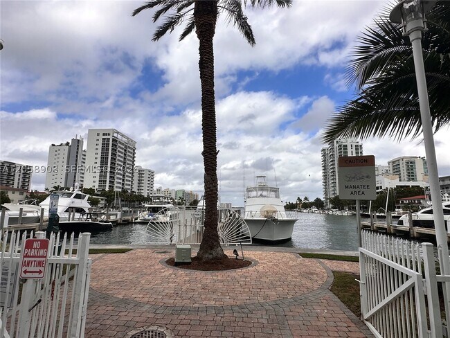 Building Photo - 7900 Harbor Island Dr