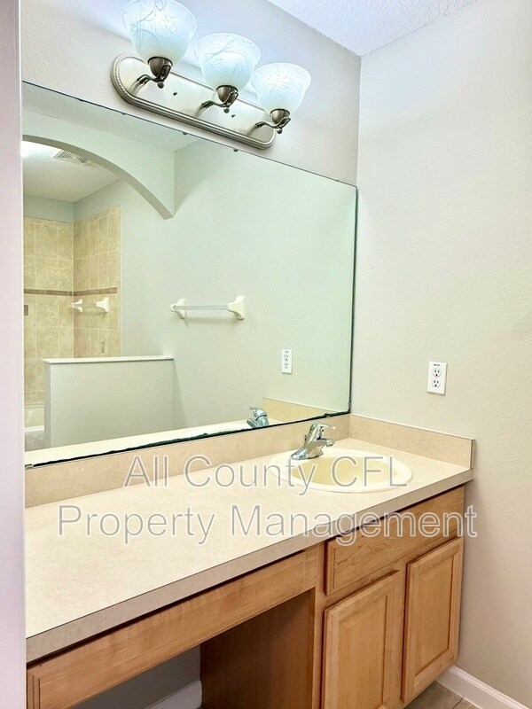 Building Photo - 16752 Cedar Crest Dr