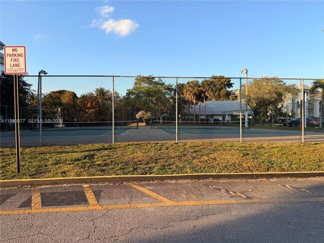 Building Photo - 731 N Pine Island Rd