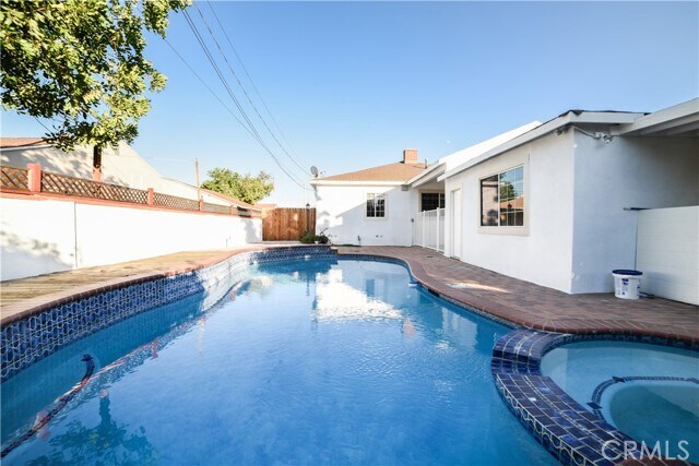 Building Photo - 623 N Nora Ave