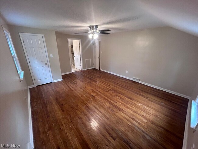 Building Photo - 20825 Farnsleigh Rd