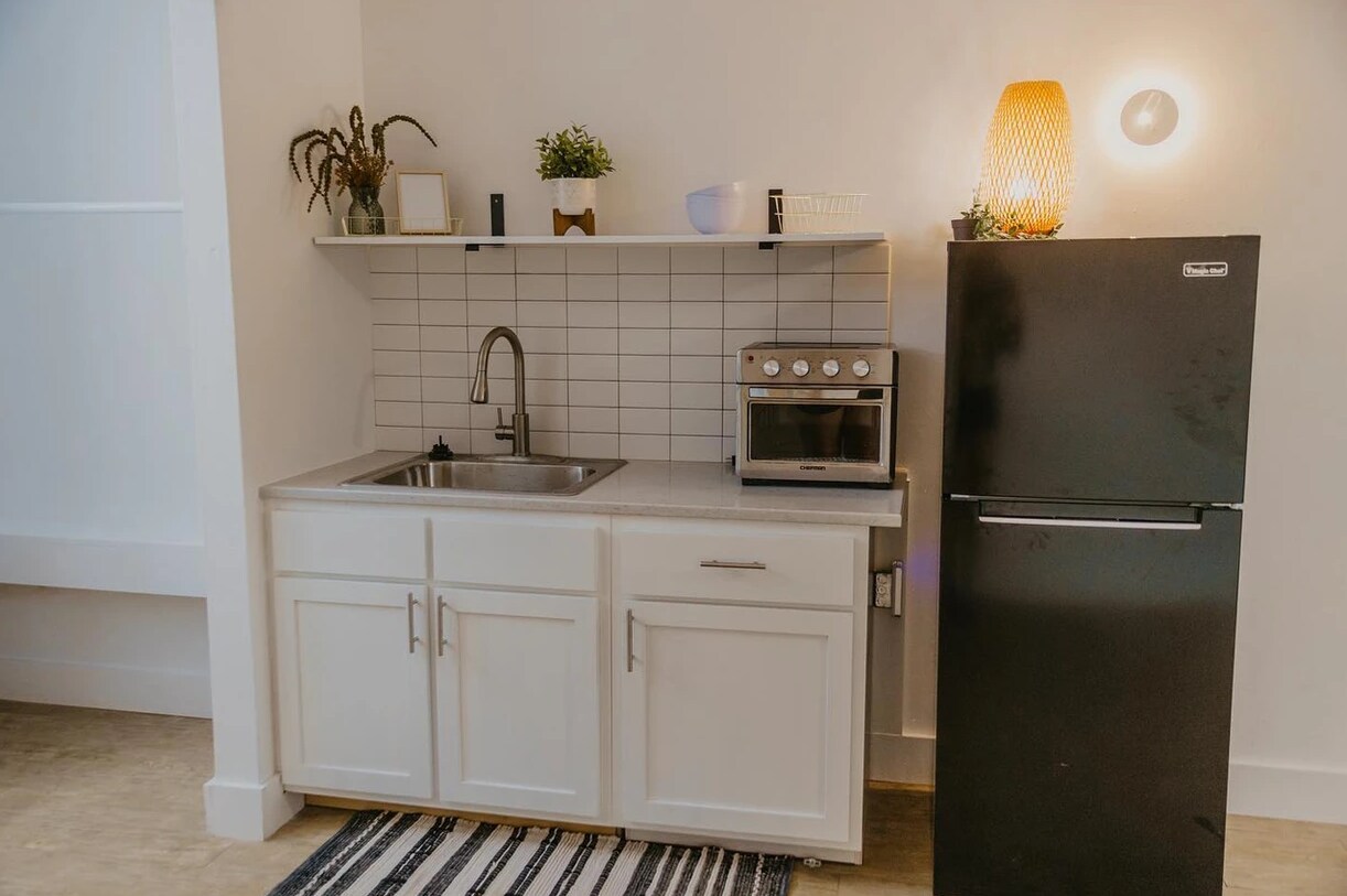 Building Photo - 428 Sylamore Ave