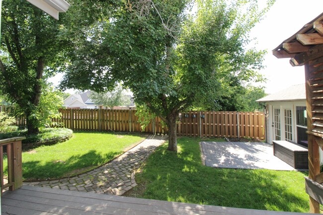 Building Photo - 1401 NE Dysart Woods Ln