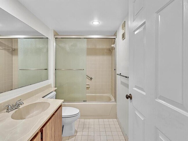 Building Photo - 1711 Whitehall Dr