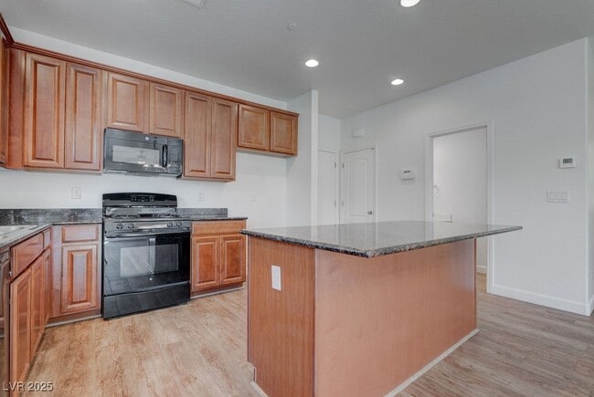 Building Photo - 7733 Lively Loom Ct
