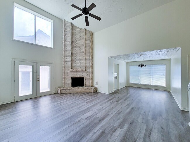 Building Photo - 2118 Creekshire Dr