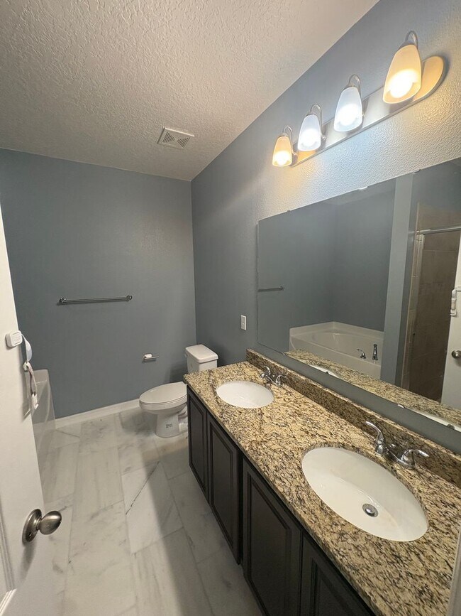 Building Photo - 3 Bed / 2 Bath Home w/ Solar Panels!