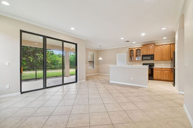 Building Photo - 127 Silver Falls Dr