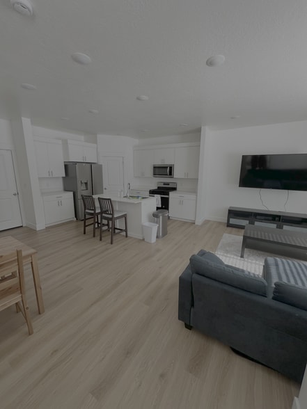 Building Photo - 460 E 25 N