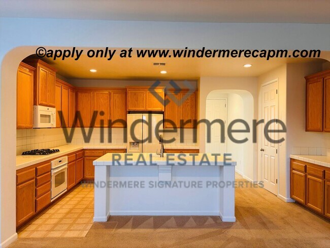 Building Photo - Bright & Stylish Entertainer's Retreat! Single story 3 bed- Plus Bonus Room!!