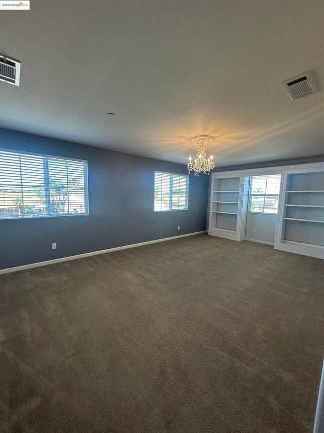 Building Photo - 649 Poplar Ct