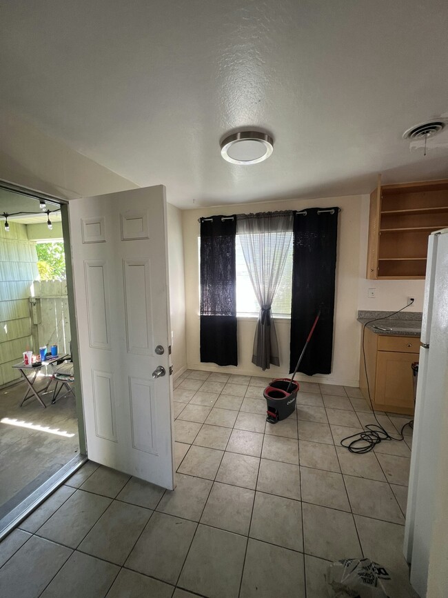 Building Photo - 1461 Topaz Way