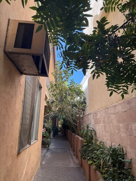 Building Photo - 1231 N Formosa Ave