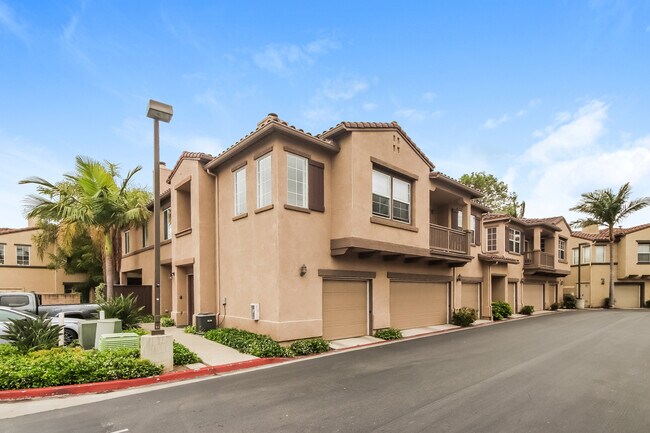 Building Photo - 621 Sumner Way