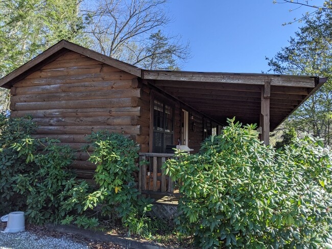 Building Photo - 2 Bed 1 Bath Cabin- All Utilities Included...