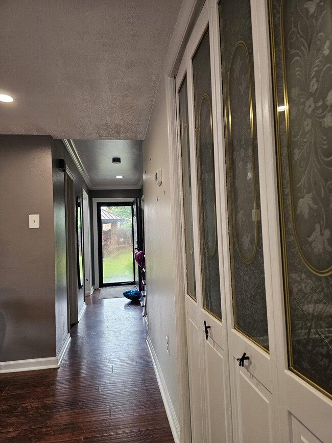 Building Photo - 4226 Embassy Dr