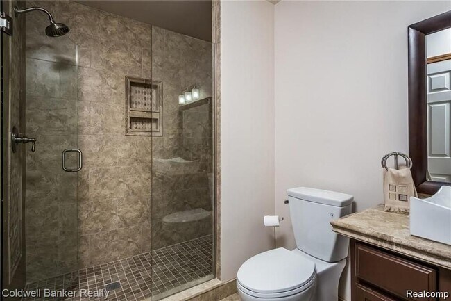 Building Photo - 3290 Bennington Dr