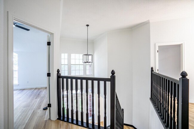 Building Photo - 7625 Shadow Wood Dr