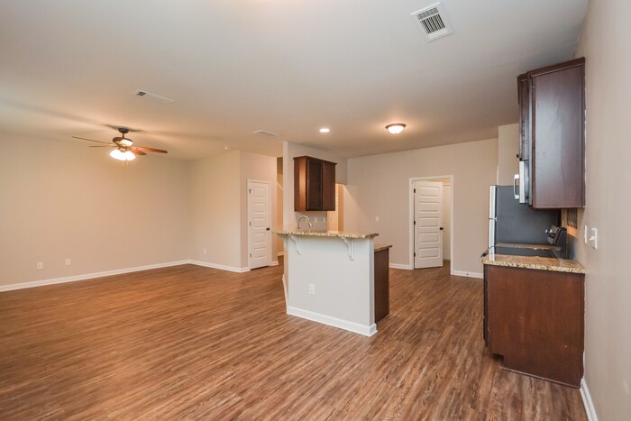 Building Photo - 1851 Simmons Ln