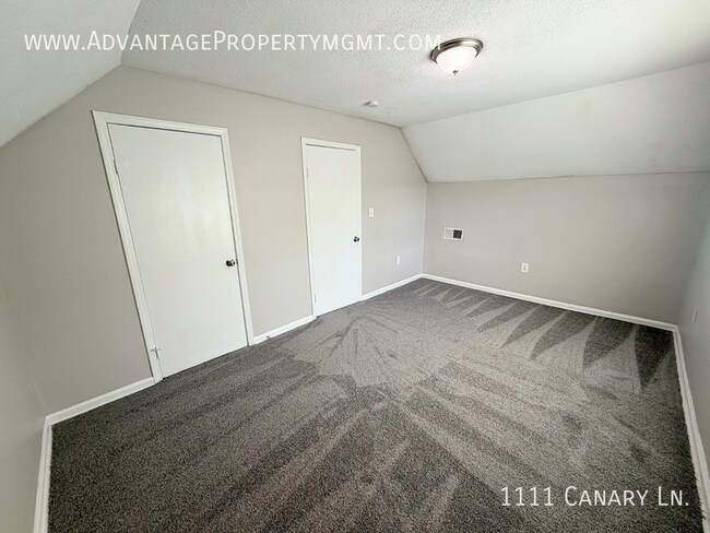 Building Photo - 1111 Canary Ln