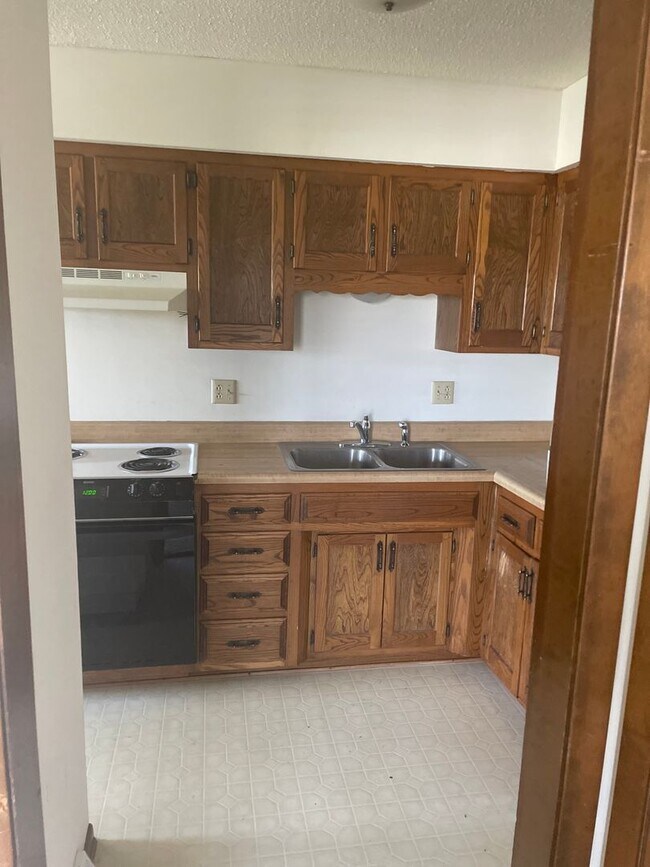 Building Photo - 2940 Leeway Dr