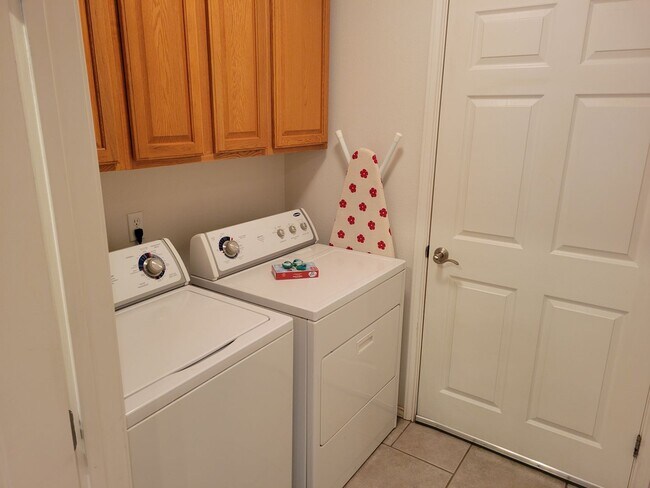 Building Photo - rs0912