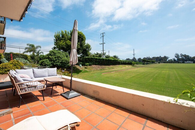 Building Photo - Furnished Coastal Rental | Available September 15 – April 15