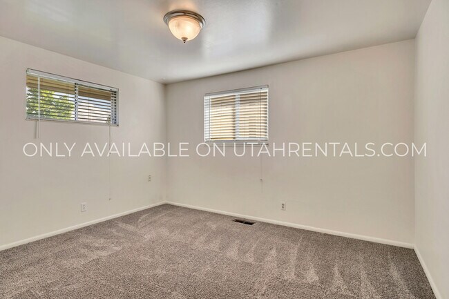 Building Photo - 2233 S 200 W