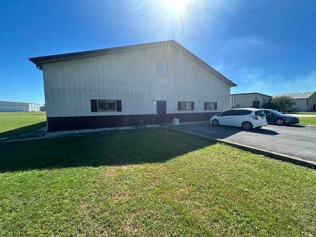 Building Photo - 1500 Vinson Ray Rd