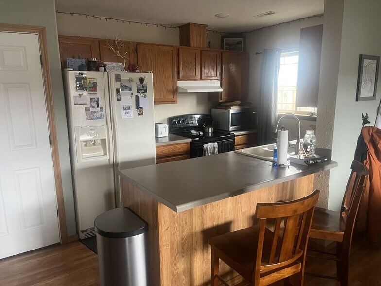 Building Photo - 1766 Buckrake Ave