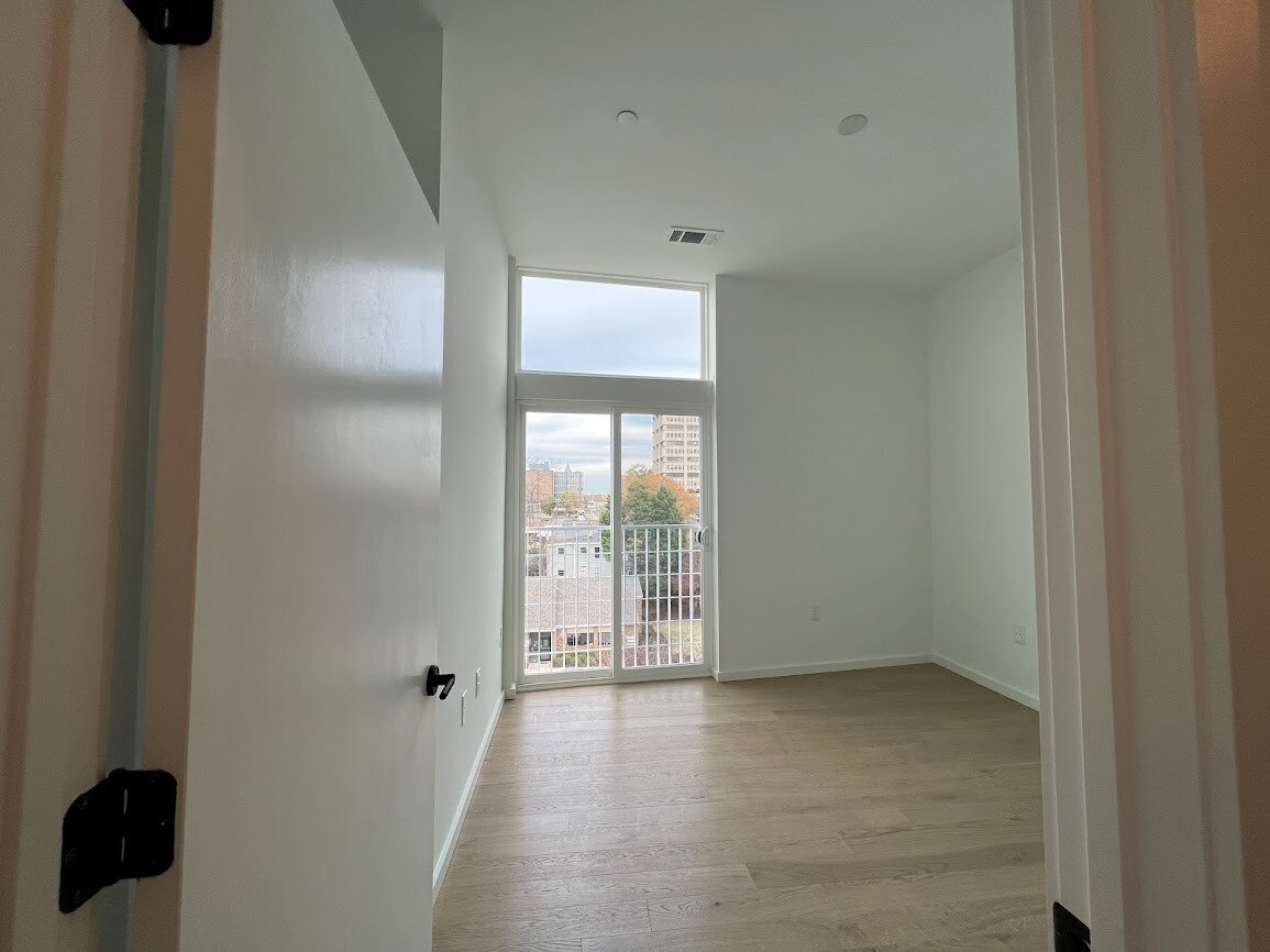 Bedroom - 600 S Duke St