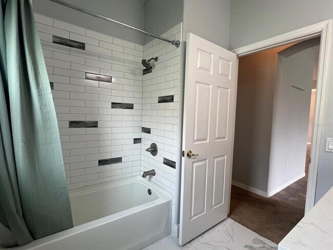 Building Photo - 3535 Somerset Cir