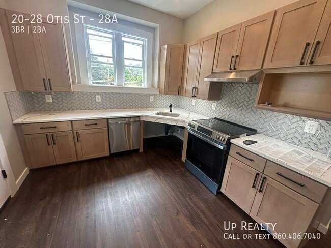 Primary Photo - 20-28 Otis St-28A
