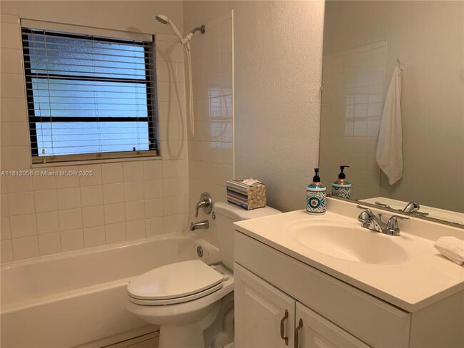 Building Photo - 4 bedroom in Miami Gardens FL 33056