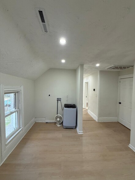 Building Photo - 3202 Bradwell Ave