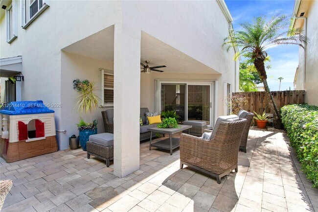 Building Photo - 9904 SW 117th Pl