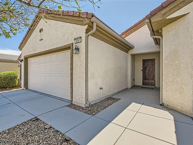 Primary Photo - 3241 Flyway Ct