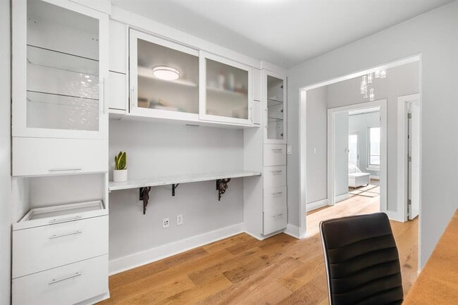 Building Photo - 603 Davis St