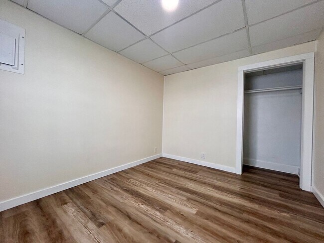 Building Photo - 1123 Pine St