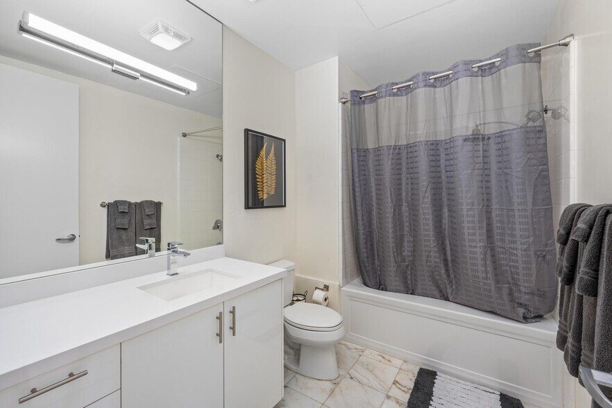 Building Photo - 1025 Island Ave