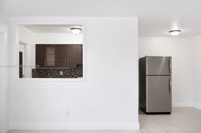 Building Photo - 16851 NE 21st Ave