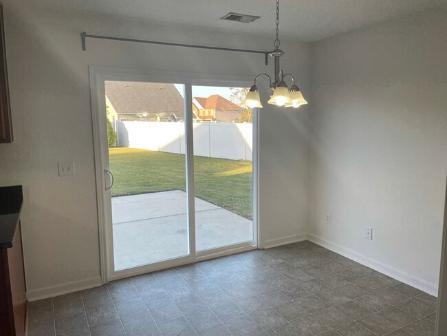 Building Photo - 3215 Lauderdale Ln