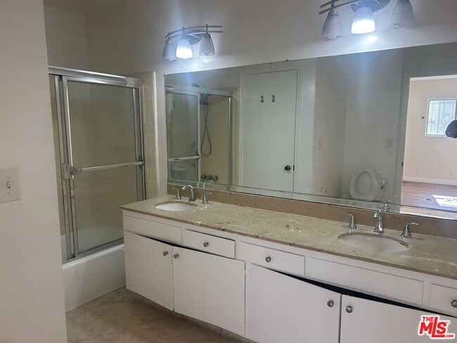 Building Photo - 1440 Reeves St