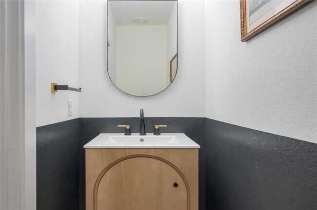 Building Photo - 142 Volterra Ln